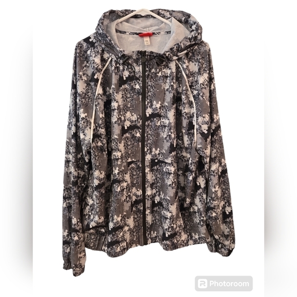 Hunter for Target Jackets & Blazers - HUNTER X TARGET LIGHTWEIGHT  CAMO JACKET. SIZE XXL.